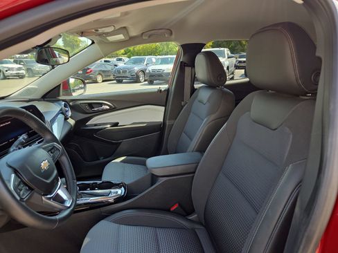 Used 2024 Chevrolet Trax LT w/ Driver Confidence Package FWD image 9
