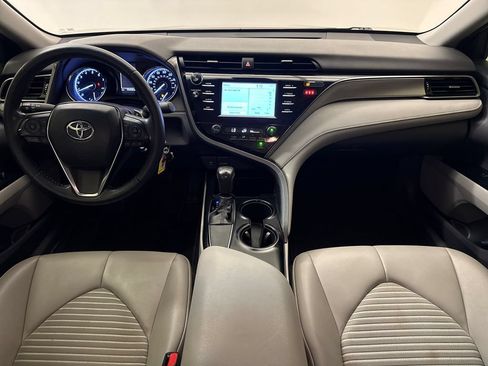 Used 2019 Toyota Camry SE FWD image 11