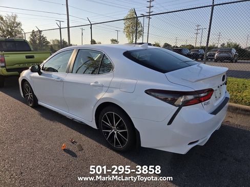 Used 2023 Toyota Camry SE FWD image 5
