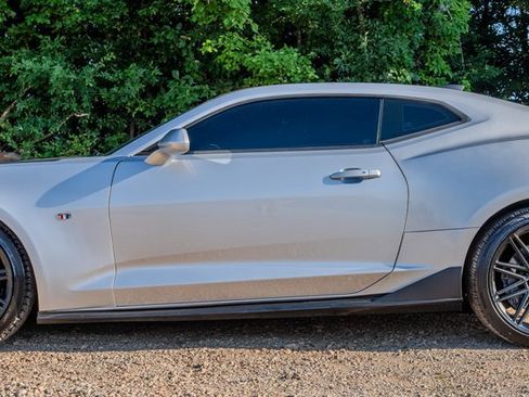 Used 2017 Chevrolet Camaro SS RWD image 2