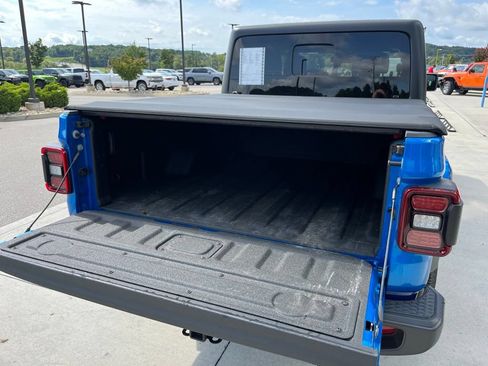 Used 2024 Jeep Gladiator Sport AWD/4WD image 19