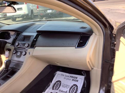 Used 2016 Ford Taurus SE FWD image 32