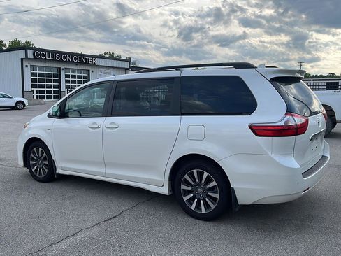 Used 2019 Toyota Sienna AWD image 4