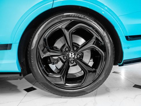 Certified 2024 Bentley Bentayga AWD/4WD image 13