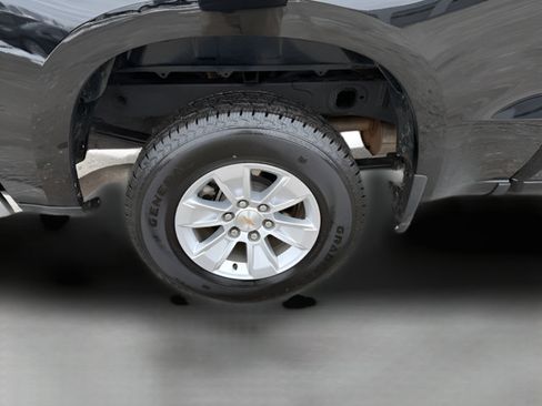 Used 2025 Chevrolet Silverado 1500 LT AWD/4WD image 25
