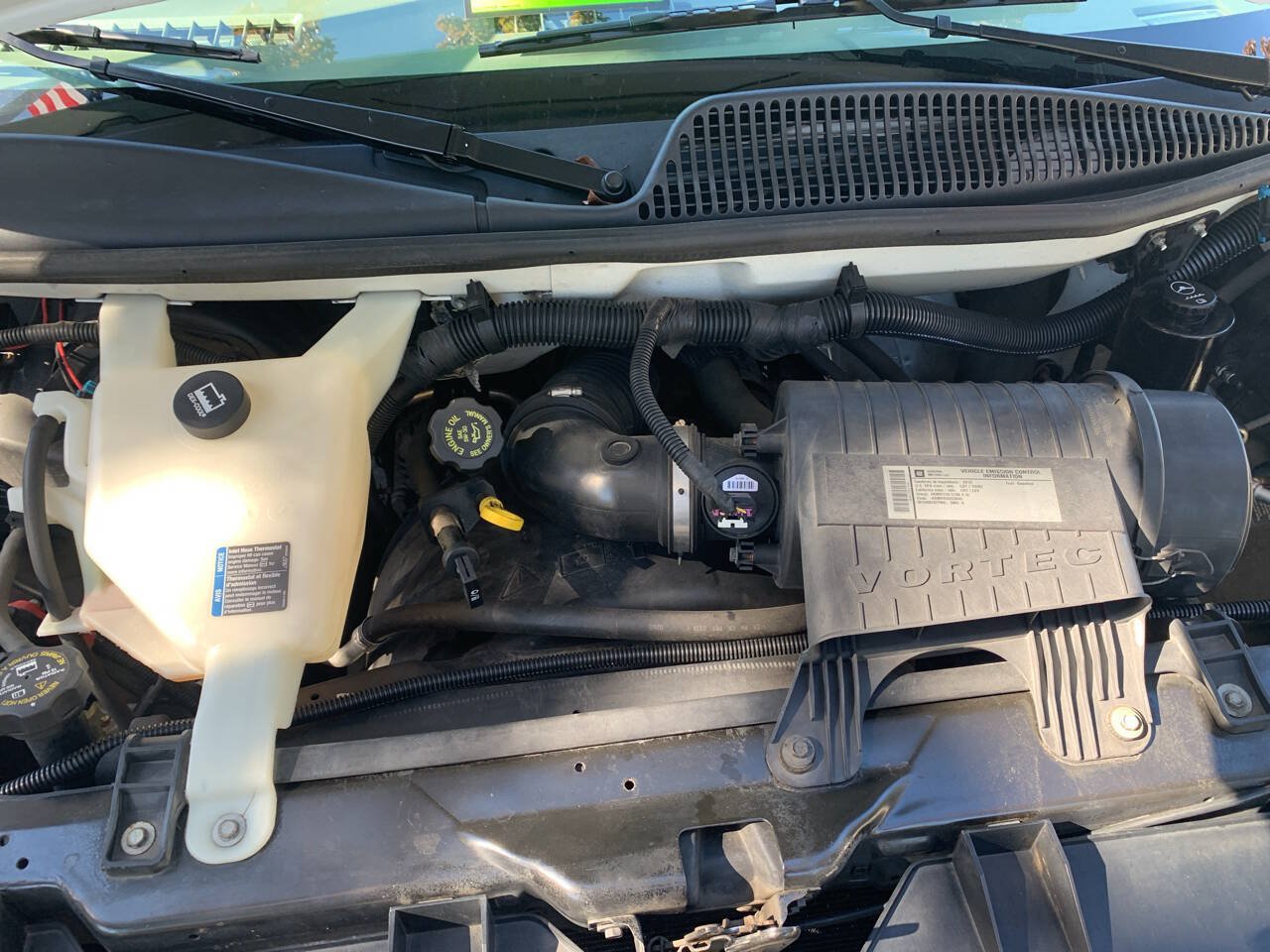 Used 2010 Chevrolet Express 1500 RWD image 23