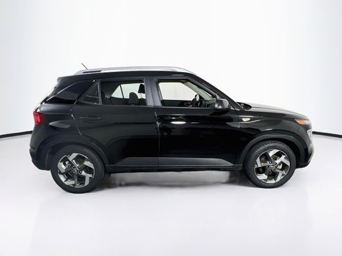 Used 2023 Hyundai Venue SEL w/ Cargo Package FWD image 4