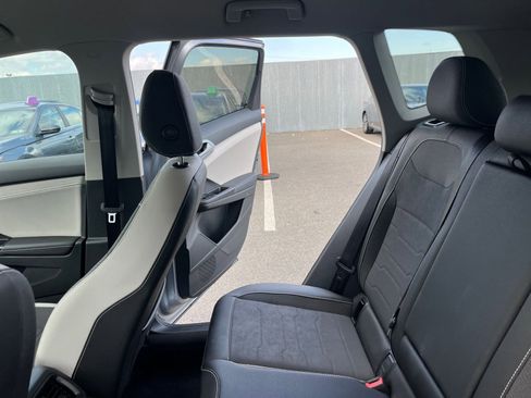 Used 2025 Volkswagen Taos SE image 39