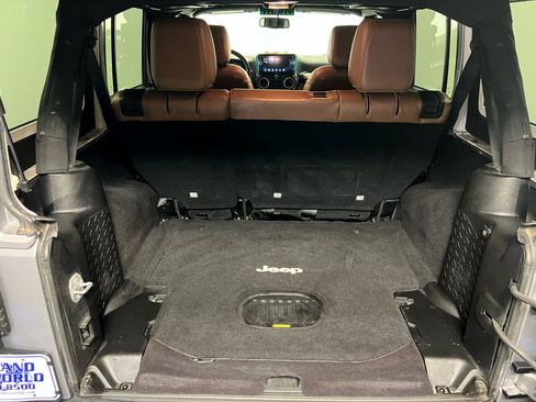 Used 2017 Jeep Wrangler Unlimited Sahara w/ Connectivity Group image 32