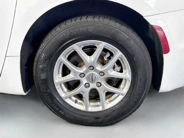 Used 2022 Chrysler Pacifica Touring-L FWD image 36
