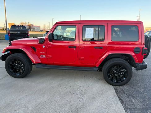 Used 2023 Jeep Wrangler Sahara image 7