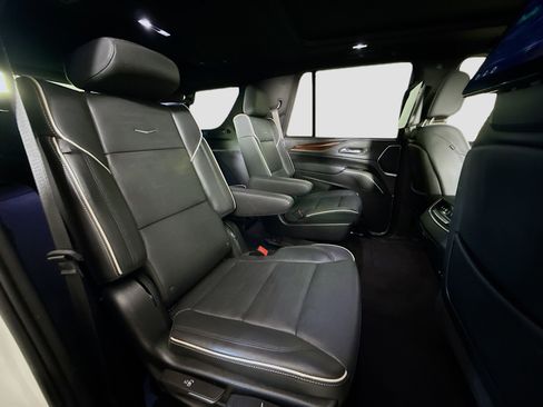 Used 2022 Cadillac Escalade Premium Luxury AWD/4WD image 27