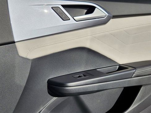 New 2025 Volkswagen Taos SEL image 21