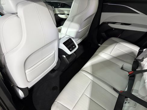 New 2026 Cadillac Lyriq Sport image 38