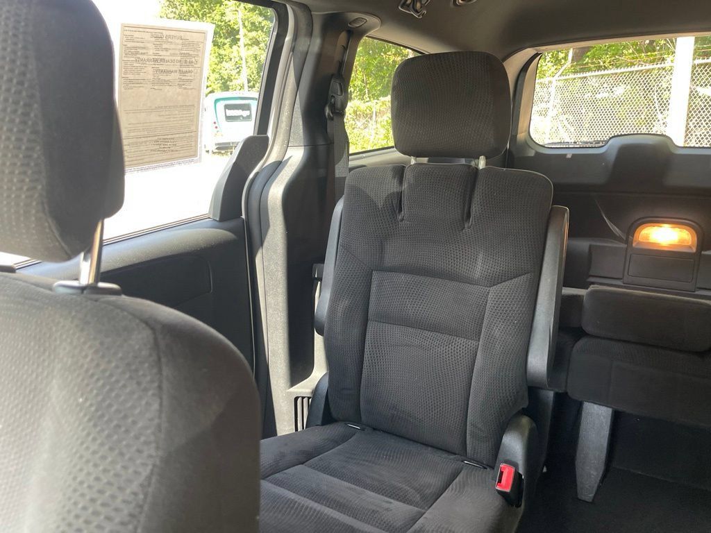 Used 2017 Dodge Grand Caravan SE FWD image 11