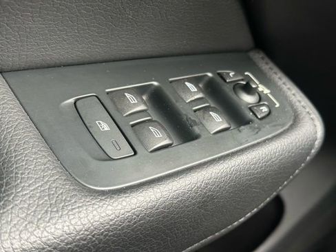 Used 2022 Volvo XC60 B5 Momentum w/ Climate Package image 16