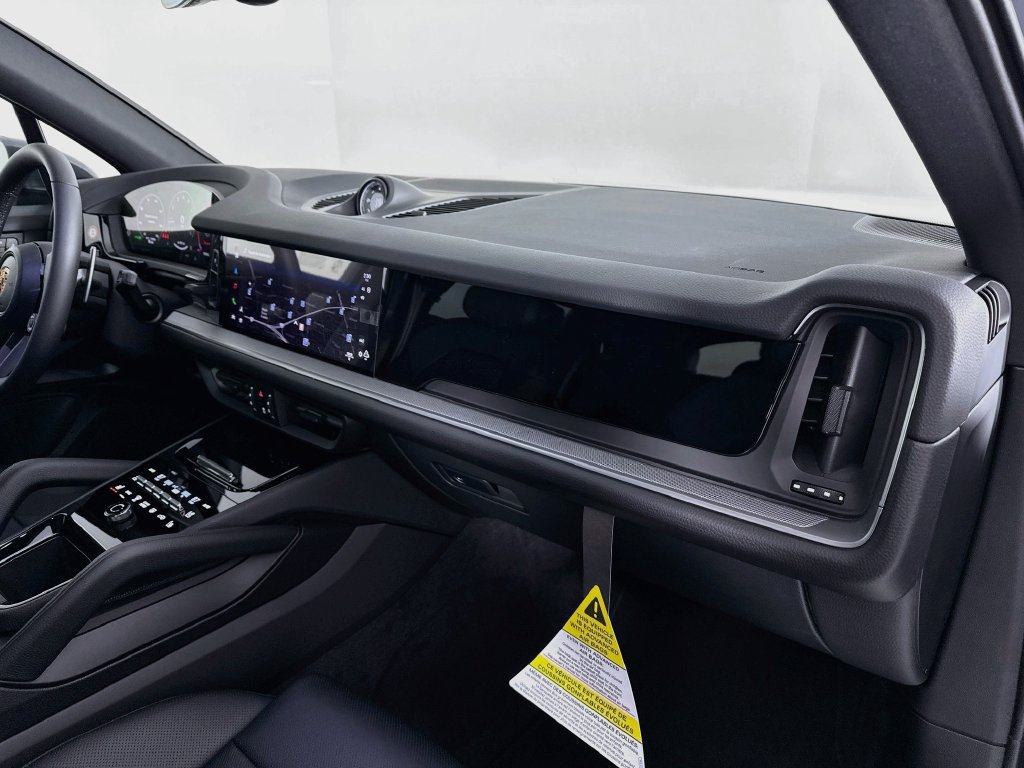 Certified 2026 Porsche Cayenne AWD/4WD image 31