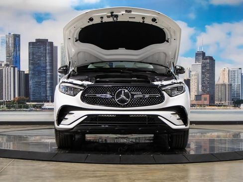 Used 2026 Mercedes-Benz GLC 350e 4MATIC image 4