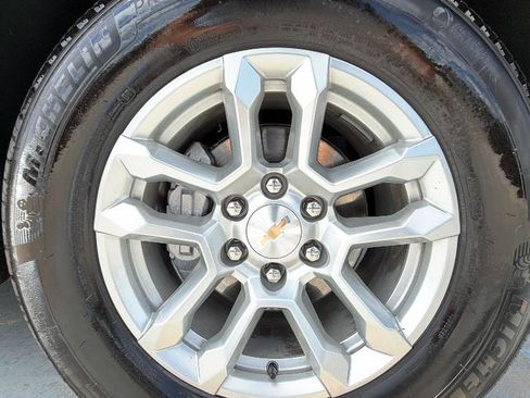 Certified 2025 Chevrolet Suburban LS RWD image 38