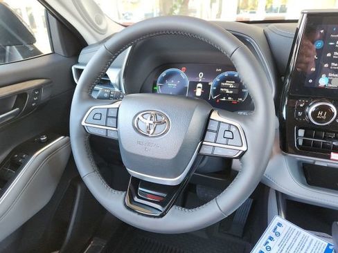 New 2026 Toyota Highlander Platinum AWD/4WD image 21