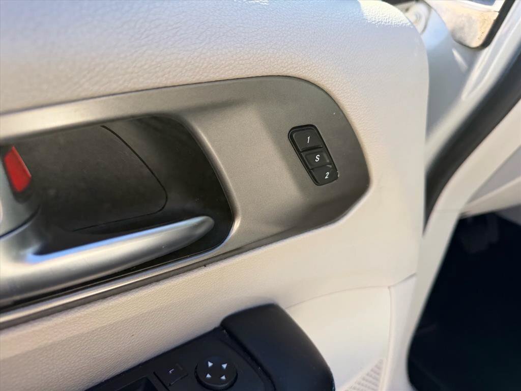 Used 2021 Chrysler Pacifica Touring-L FWD image 13