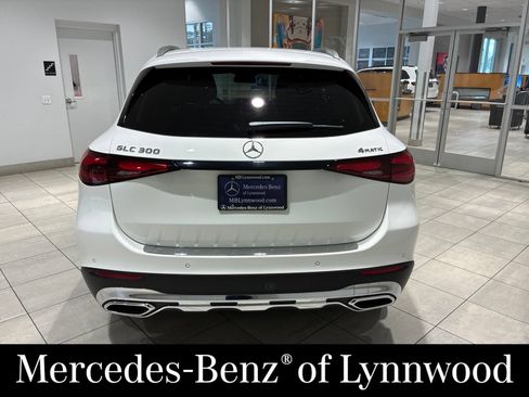 Used 2026 Mercedes-Benz GLC 300 4MATIC image 4
