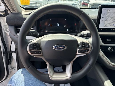 Used 2025 Ford Explorer Active w/ Active Comfort Package AWD/4WD image 13