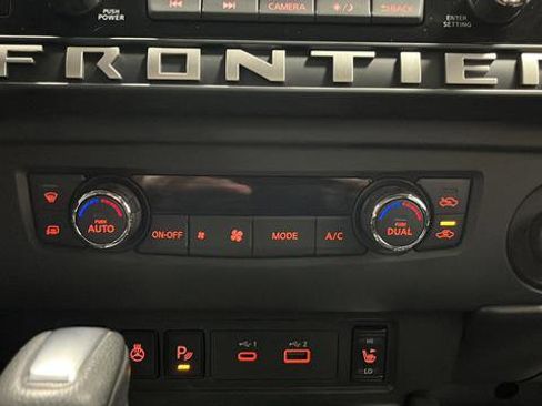 Used 2025 Nissan Frontier SL AWD/4WD image 35