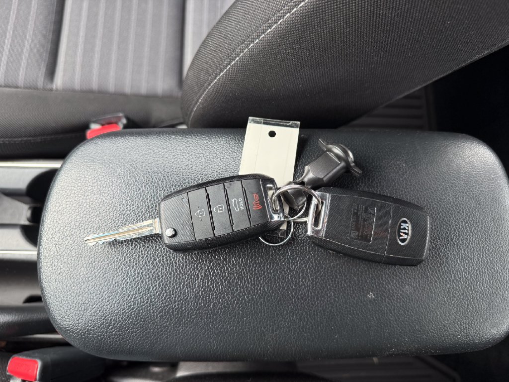 Used 2017 Kia Forte S FWD image 29