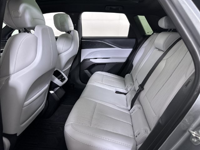 Used 2024 Cadillac Lyriq Luxury AWD/4WD image 26