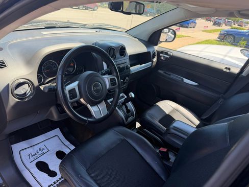 Used 2016 Jeep Compass Latitude FWD image 10