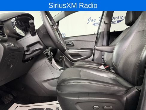 Certified 2022 Chevrolet Trax LT w/ LT Convenience Package AWD/4WD image 13