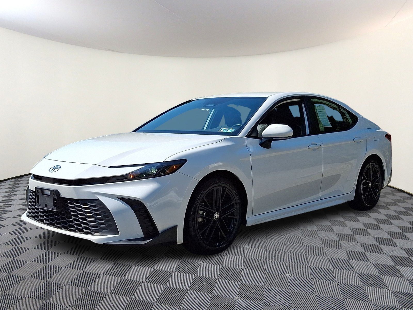 Certified 2025 Toyota Camry SE FWD image 3