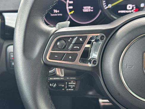 Certified 2022 Porsche Cayenne Turbo S AWD/4WD image 27