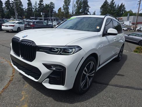 Used 2020 BMW X7 xDrive40i w/ M Sport Package AWD/4WD image 3