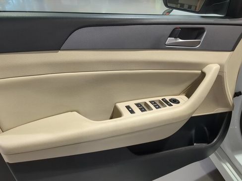 Used 2019 Hyundai Sonata SEL w/ Winter Weather Package FWD image 14