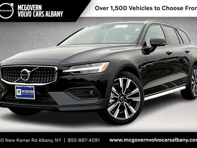 New 2026 Volvo V60 B5 Cross Country Ultra w/ Protection Package Premier