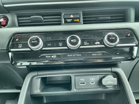 Used 2025 Honda Pilot Touring image 19