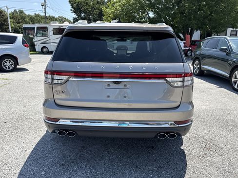 Used 2021 Lincoln Aviator Reserve w/ Equipment Group 201A RWD image 4