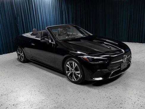 Used 2025 Mercedes-Benz CLE 300 4MATIC Cabriolet image 4