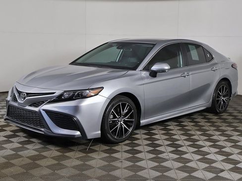 Used 2023 Toyota Camry SE w/ Convenience Package FWD image 5