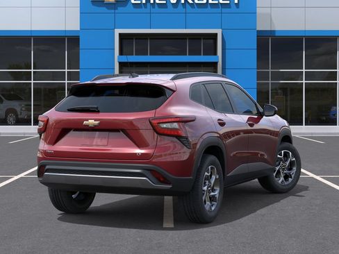 Used 2025 Chevrolet Trax LT FWD image 4