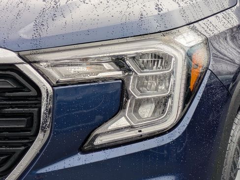 Used 2022 GMC Terrain SLE w/ Driver Convenience Package image 7