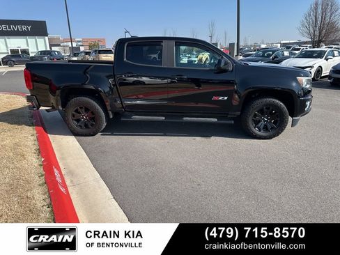 Used 2017 Chevrolet Colorado Z71 w/ Z71 Midnight Edition image 5