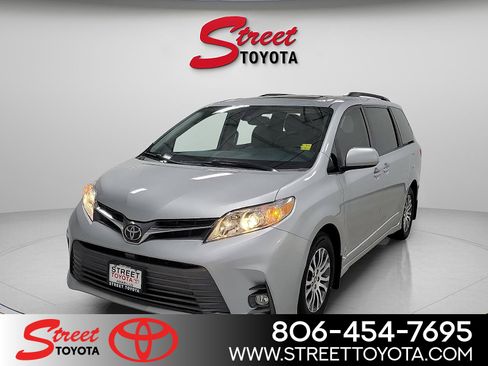 Certified 2020 Toyota Sienna XLE image 1