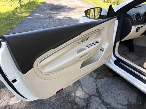 Used 2012 Volkswagen Eos Komfort FWD image 18