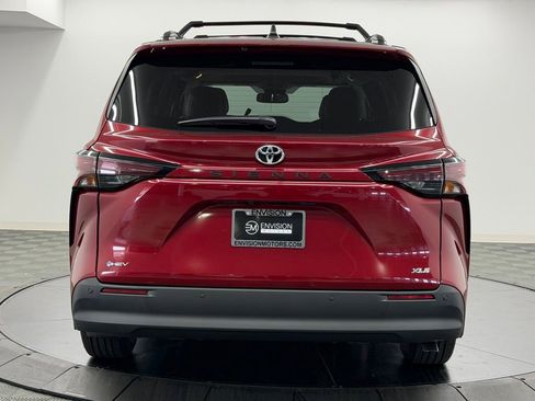 New 2026 Toyota Sienna XLE FWD image 10