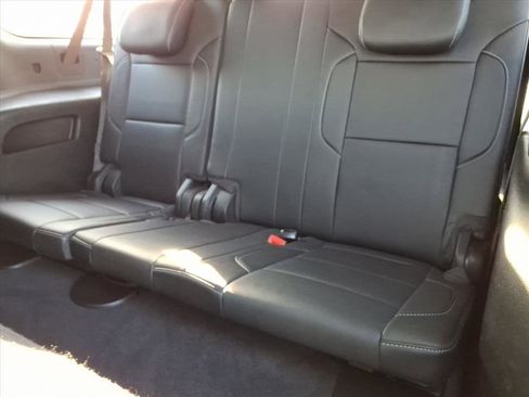 Used 2019 Chevrolet Suburban LT image 16