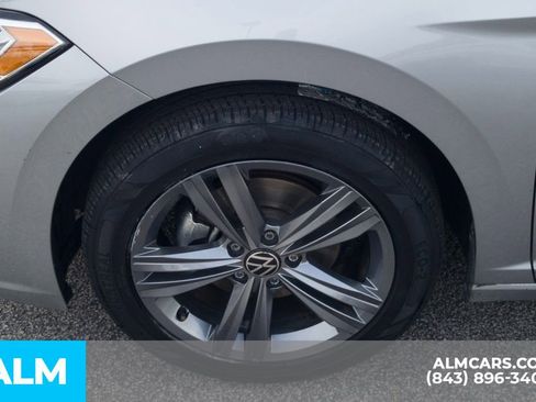 Used 2024 Volkswagen Jetta SE image 12