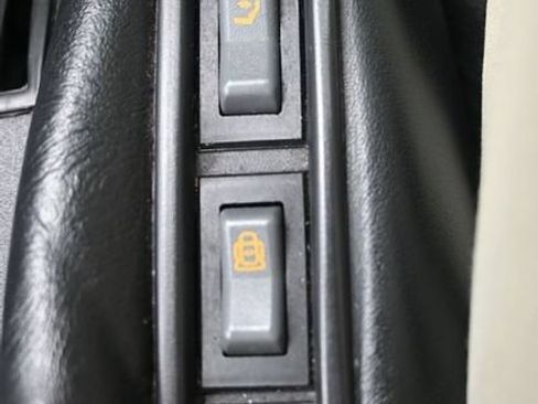 Used 1990 Chevrolet Corvette Convertible RWD image 7